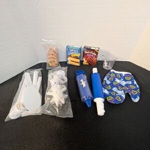 New 1995 Pillsbury Dough Boy  Baking Accessory Tool Set Play Food Oven Mitt Lot